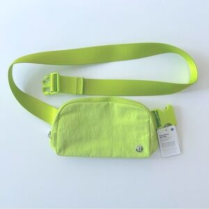 Lululemon Everywhere Belt Bag 1L
Sour Grape